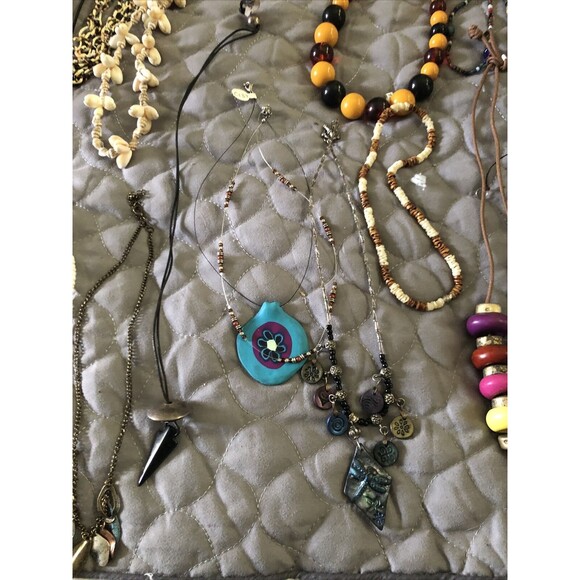 Vintage Boho ESTATE Lot Of 1970's & 80's Necklaces  RESALE 26 Pieces - Picture 3 of 10
